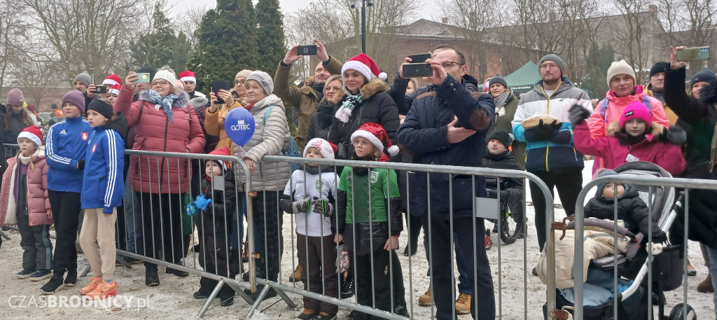 Setki osób zbierały pieniądze dla 12-letniej Weroniki