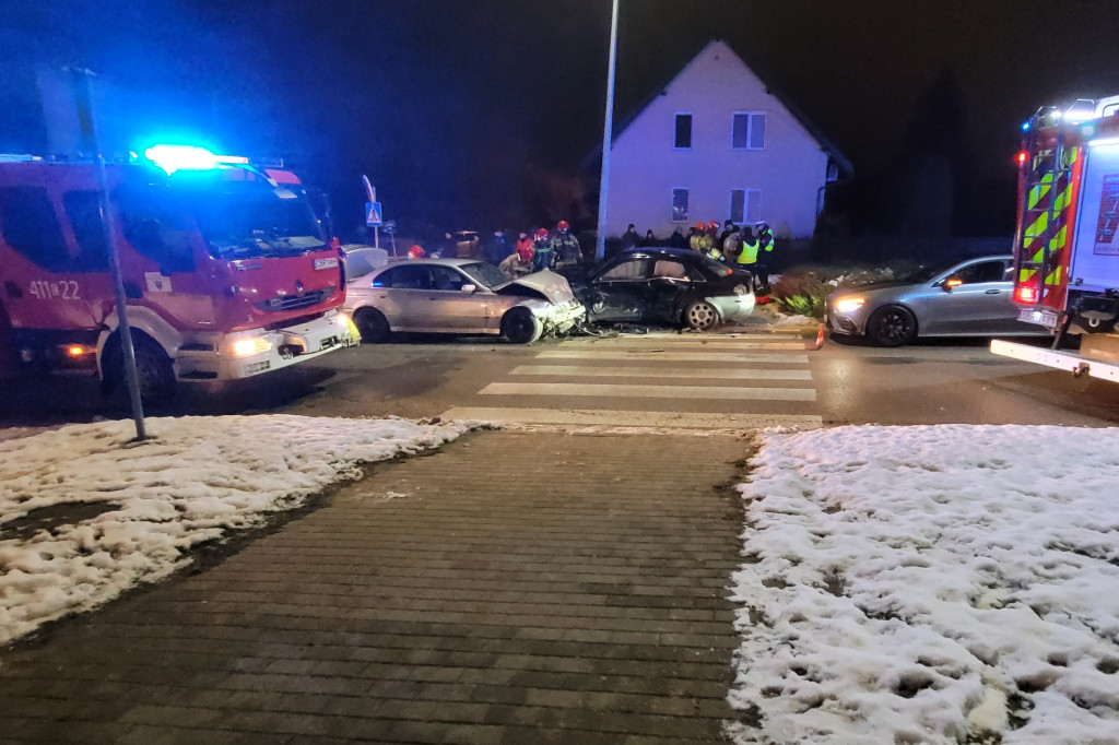 Brodnica. Zderzenie dwóch pojazdów na skrzyżowaniu