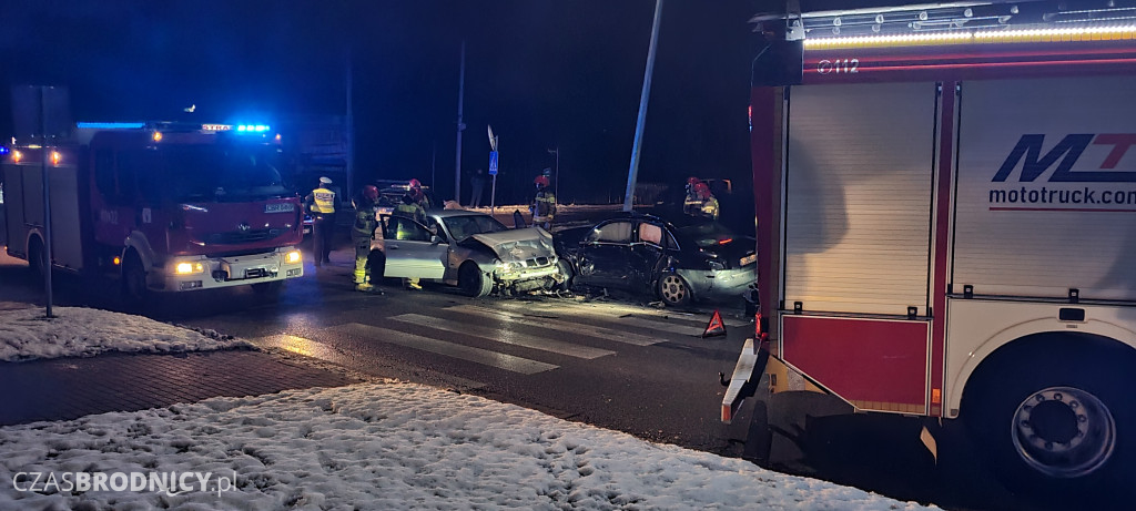 Brodnica. Zderzenie dwóch pojazdów na skrzyżowaniu