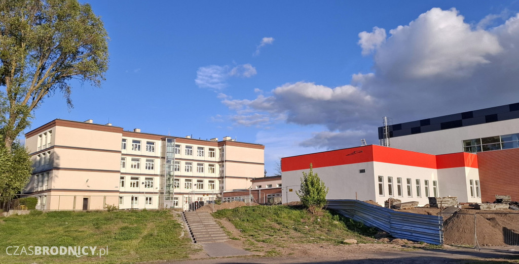 Kończą budować halę sportową