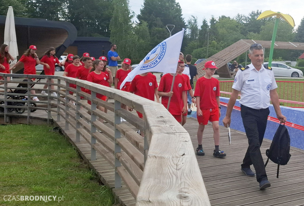 Ślubowanie młodszych ratowników nad Niskim Brodnem