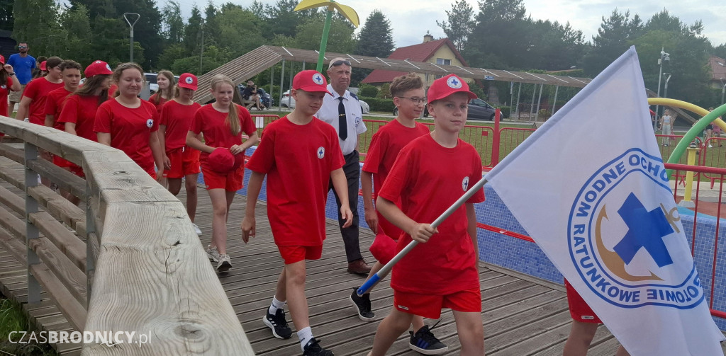 Ślubowanie młodszych ratowników nad Niskim Brodnem