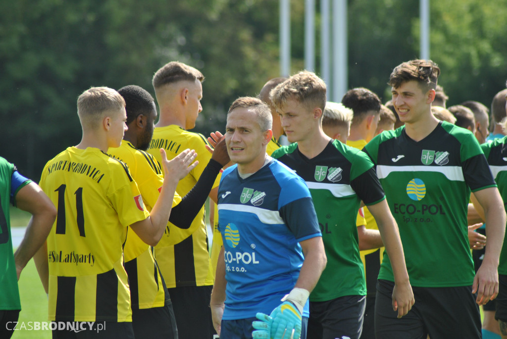 Sparta - Start na boisku i trybunach