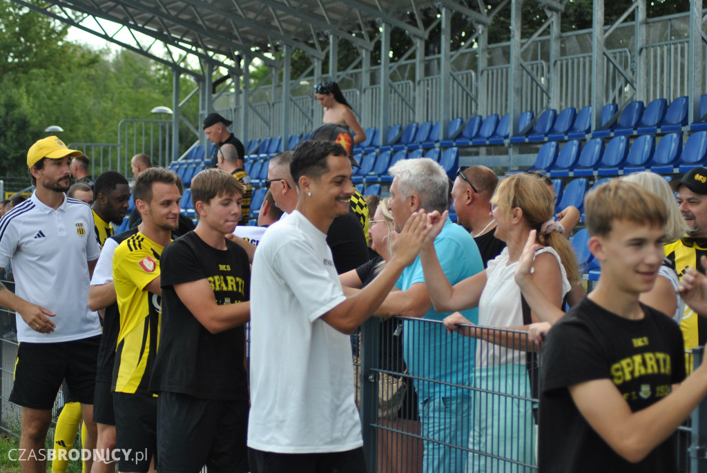 Sparta - Start na boisku i trybunach