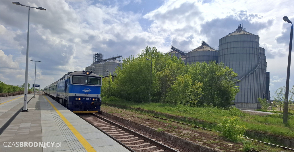 Na tej stacji znowu będą zatrzymywać się pociągi! [ZDJĘCIA]