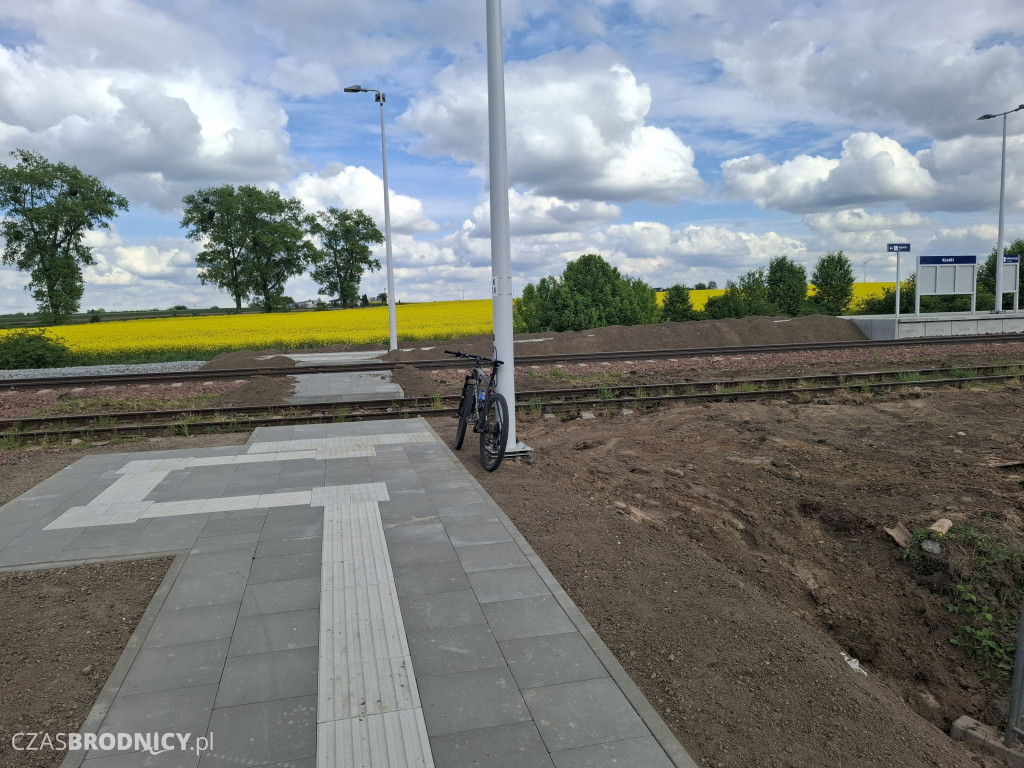 Na tej stacji znowu będą zatrzymywać się pociągi! [ZDJĘCIA]