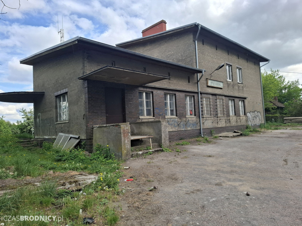 Na tej stacji znowu będą zatrzymywać się pociągi! [ZDJĘCIA]