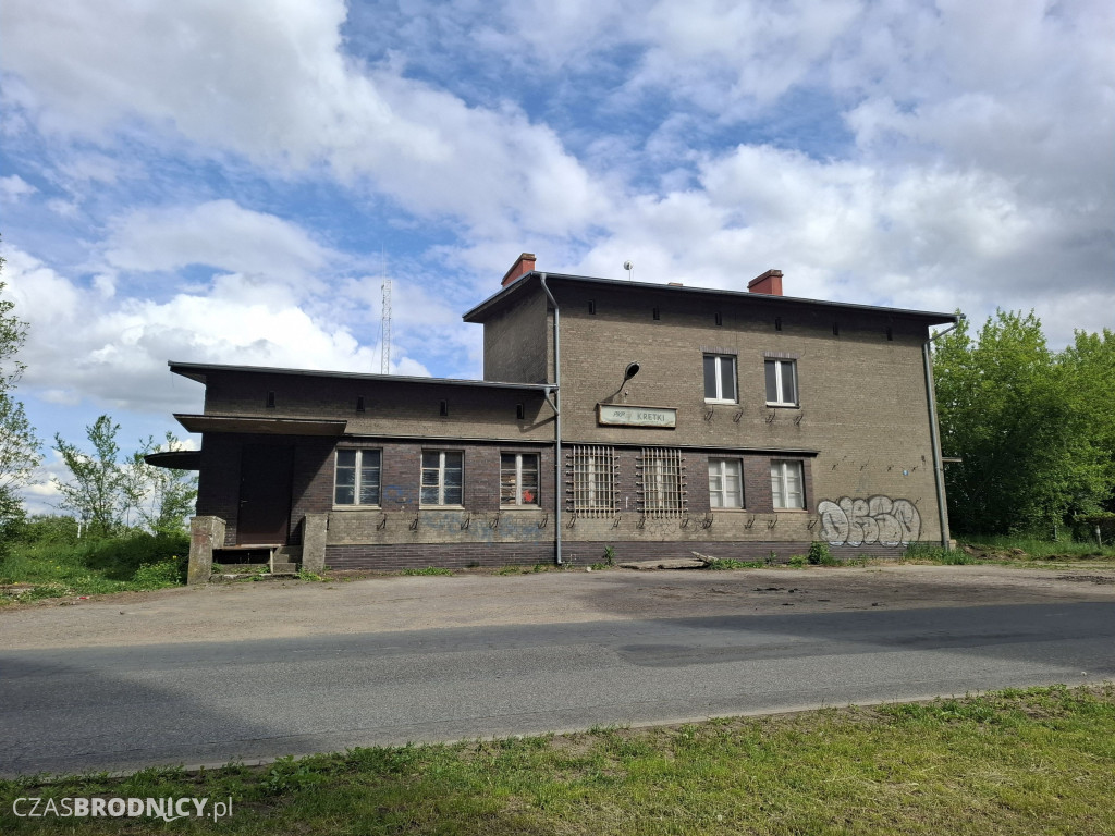 Na tej stacji znowu będą zatrzymywać się pociągi! [ZDJĘCIA]