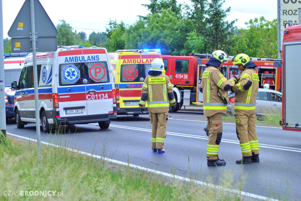 Kraksa z udziałem trzech pojazdów w Jajkowie