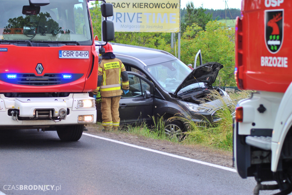 Kraksa z udziałem trzech pojazdów w Jajkowie