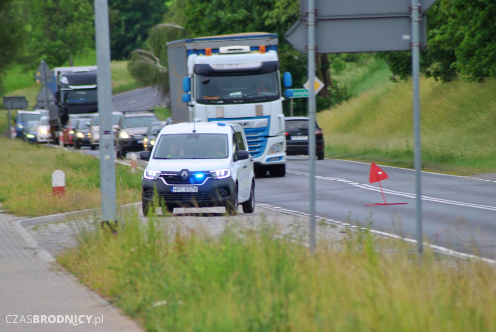 Kraksa z udziałem trzech pojazdów w Jajkowie