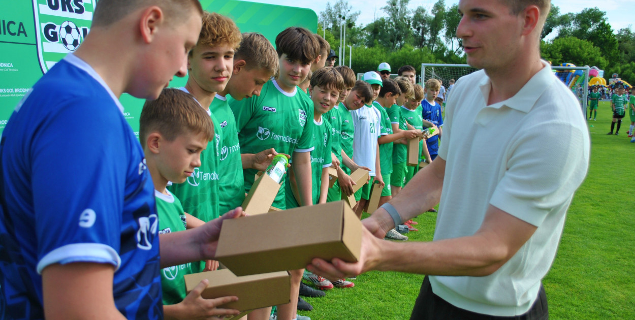 Zielono-białe święto dzieci na brodnickim stadionie