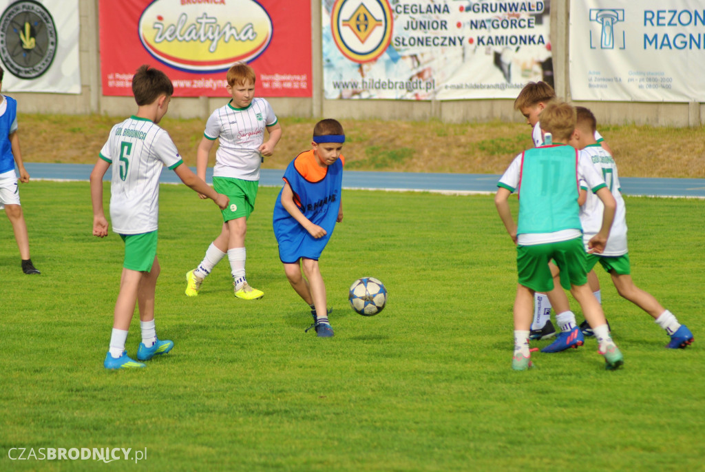 Zielono-białe święto dzieci na brodnickim stadionie