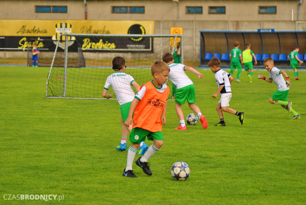 Zielono-białe święto dzieci na brodnickim stadionie