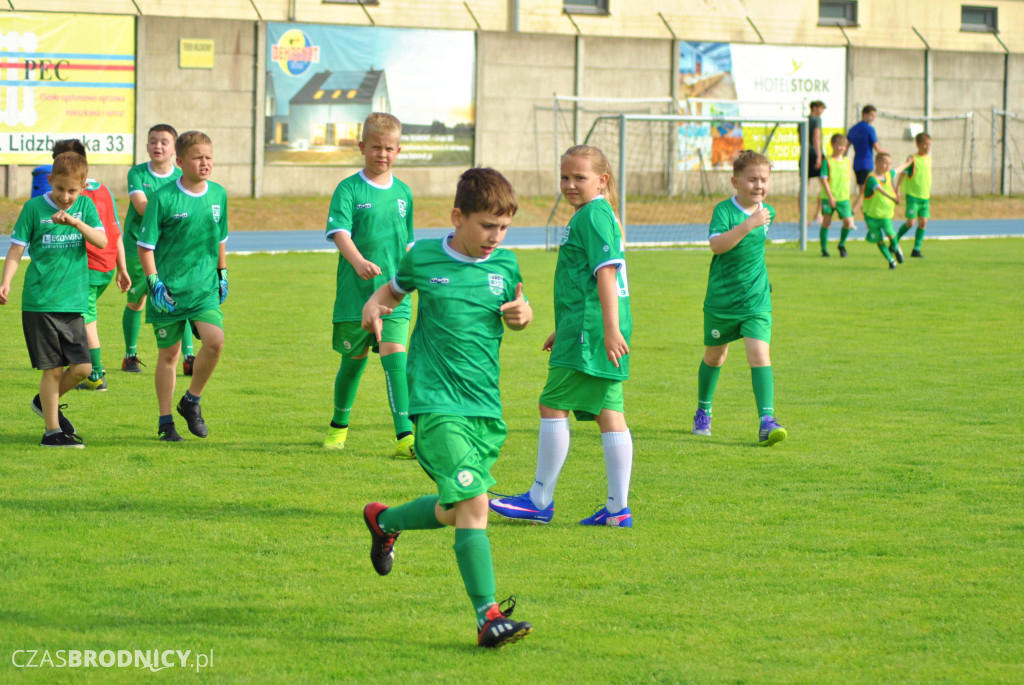 Zielono-białe święto dzieci na brodnickim stadionie