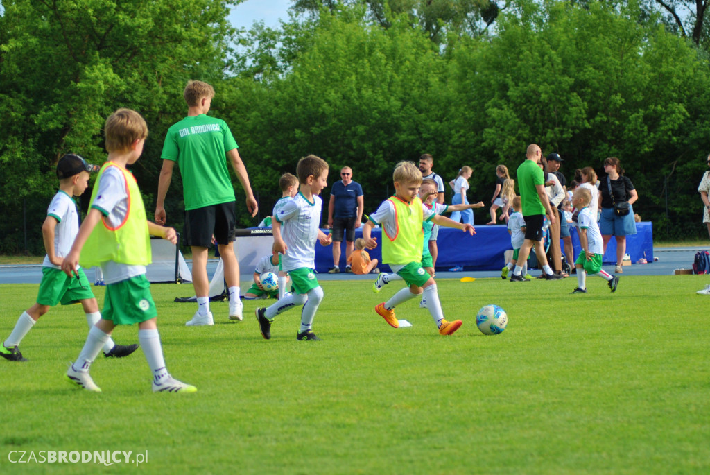 Zielono-białe święto dzieci na brodnickim stadionie