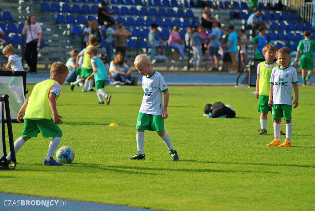 Zielono-białe święto dzieci na brodnickim stadionie