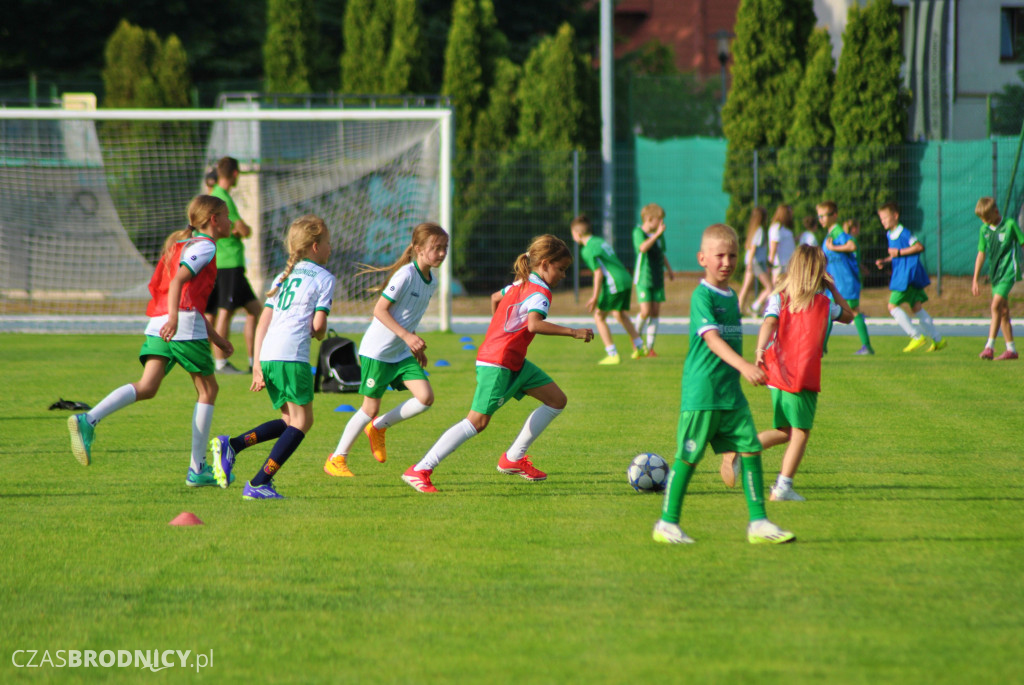 Zielono-białe święto dzieci na brodnickim stadionie