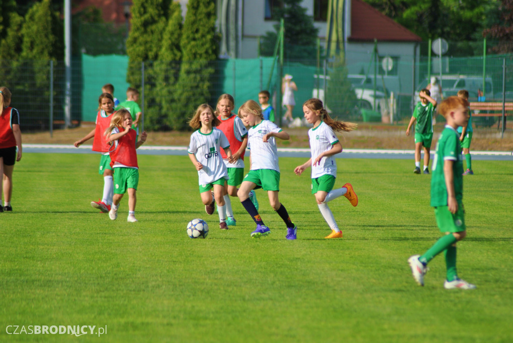Zielono-białe święto dzieci na brodnickim stadionie