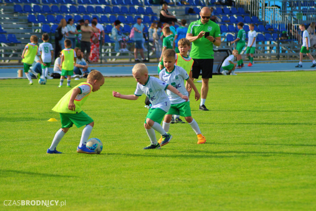Zielono-białe święto dzieci na brodnickim stadionie