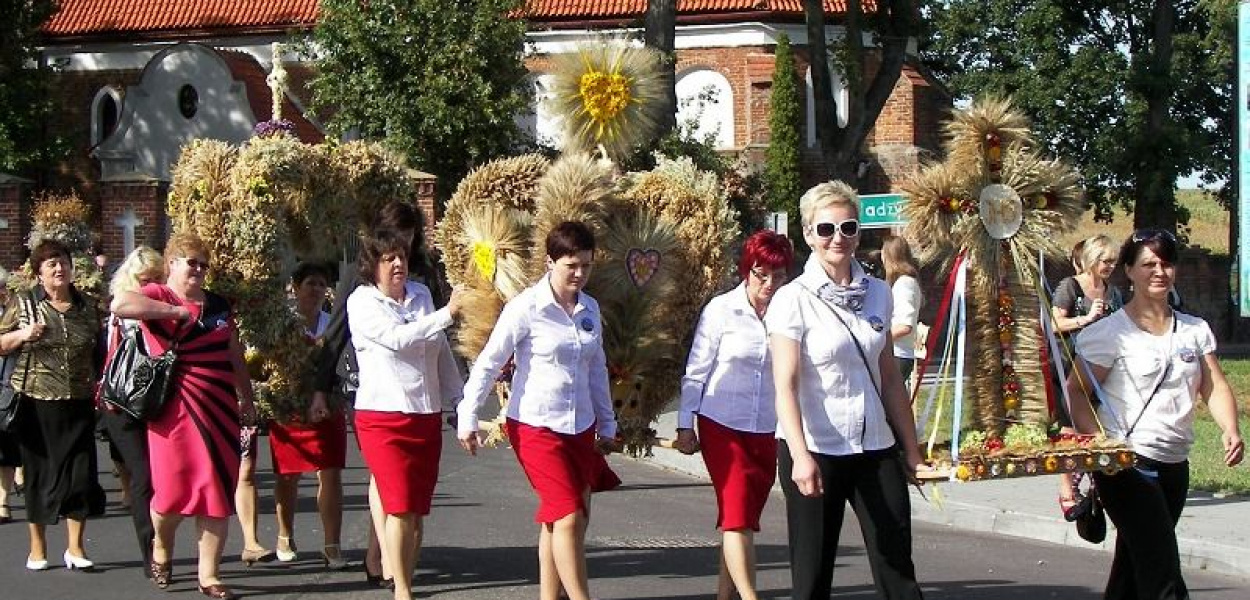 Powiatowe dożynki w Bobrowie