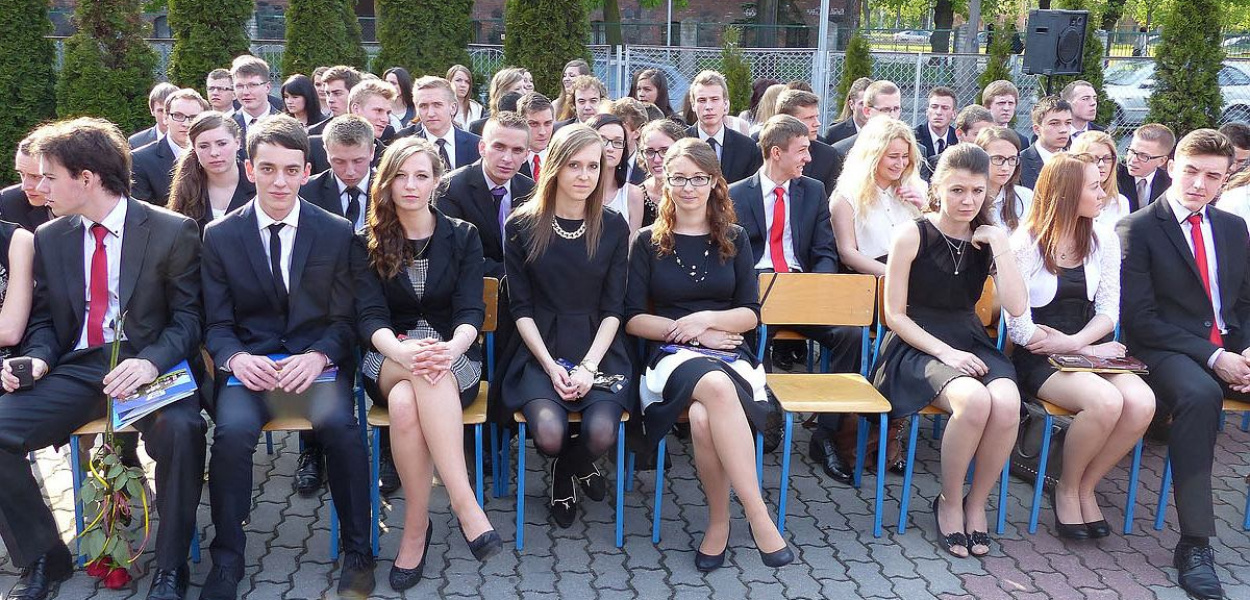 FOTO BB. Absolwenci Technikum Handlowego, Ekonomicznego i Informatycznego