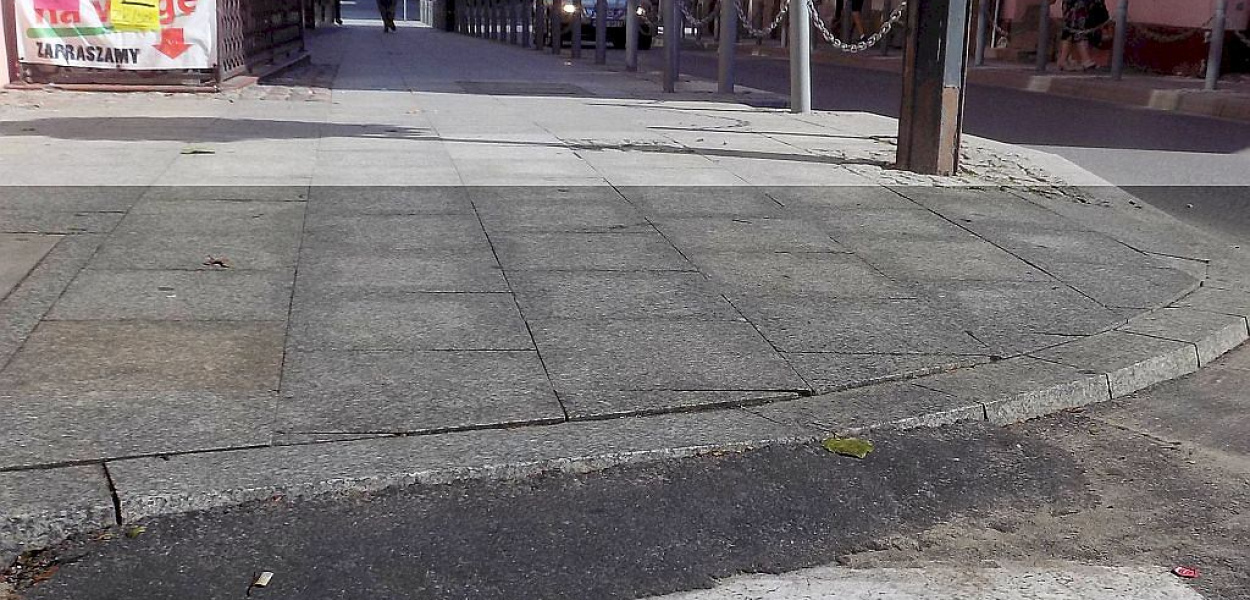 Foto (OFCE): Ciekawe rozwiązanie budowniczowie zastosowali w centrum Brodnicy, m.in. na przejściu przez ulicę Tylną