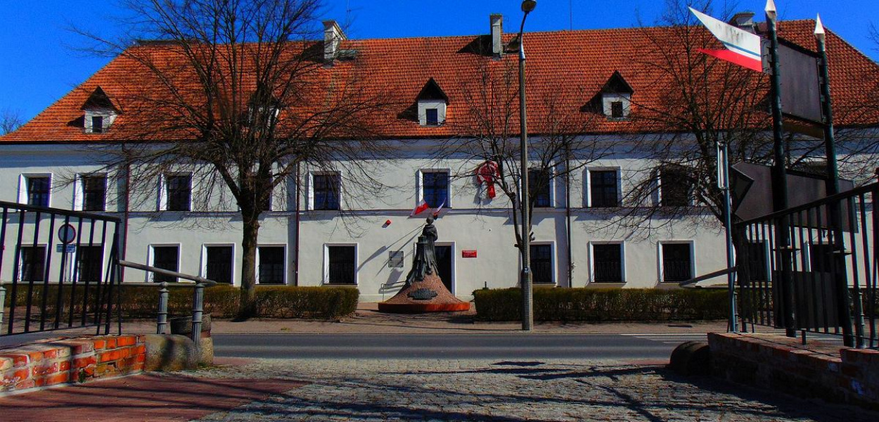 O pałacu budowanym przez starostę Działyńskiego, a teraz pałacu Anny Wazówny