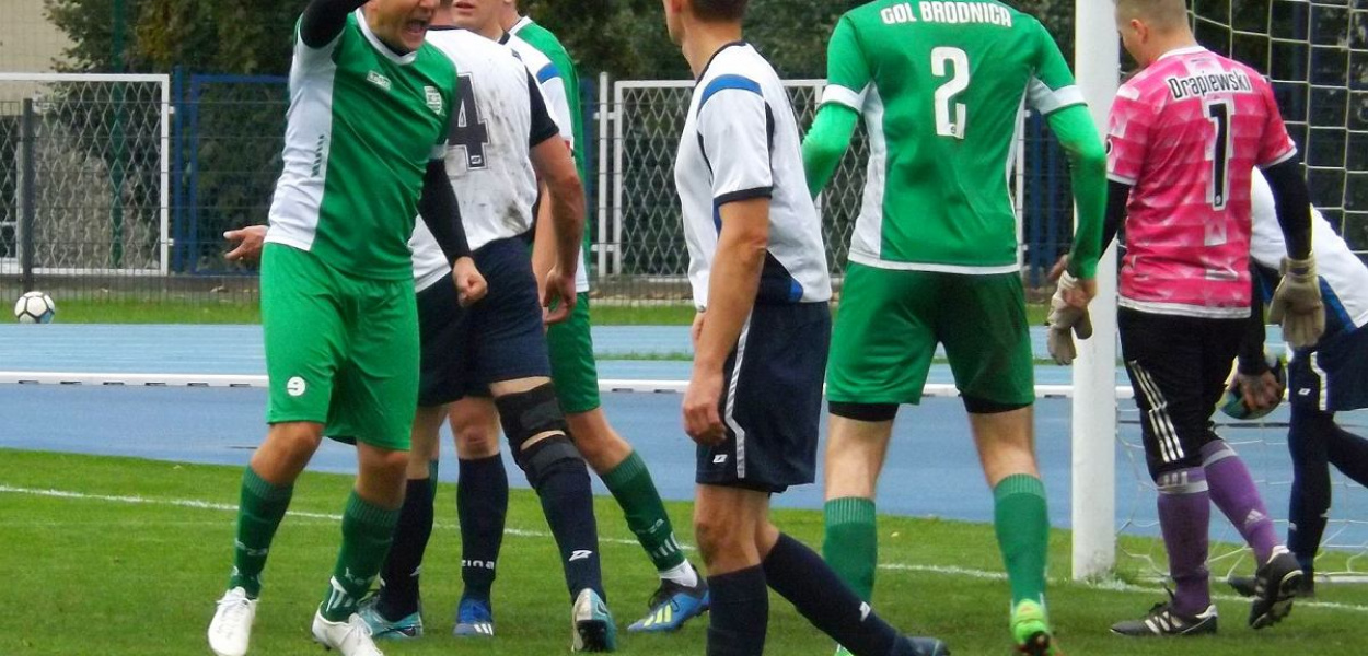 Foto: Krzysztof Cedro: Pięć razy dzisiaj cieszyli się ze strzelonego gol piłkarze Gola Brodnica