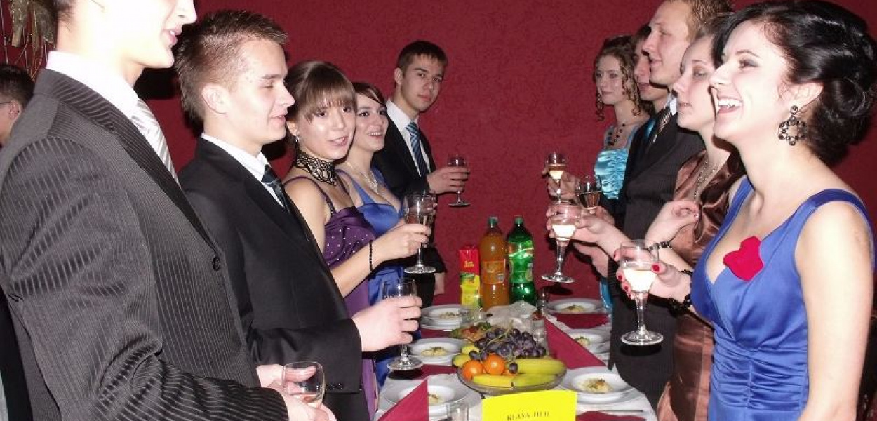 Toast wzniesiony za pomyślność na egzaminach