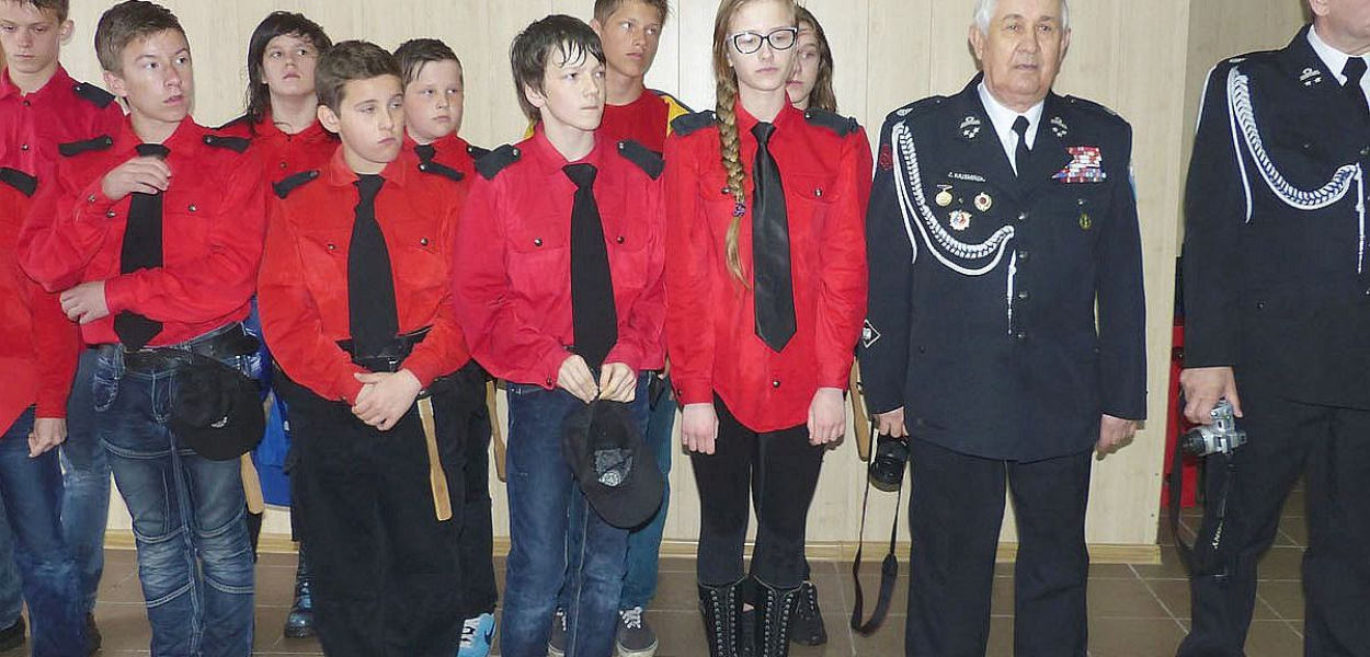 FOTO BB. W obchodach wzięły udział Młodzieżowe Drużyny Pożarnicze z Gorczenicy i Szabdy