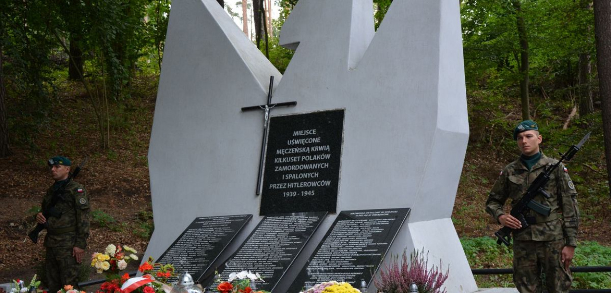 Foto: Radosław Stawski: W 80. rocznicę wybuchu II wojny światowej posterunek honorowy wystawili żołnierze z 4 Brodnickiego Pułku Chemicznego im. Ignacego Mościckiego