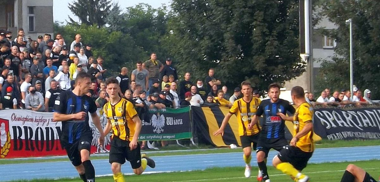 Foto: Krzysztof Cedro: W meczu o mistrzostwo IV ligi Sparta Brodnica przegrała z Zawiszą Bydgoszcz 1:4.
