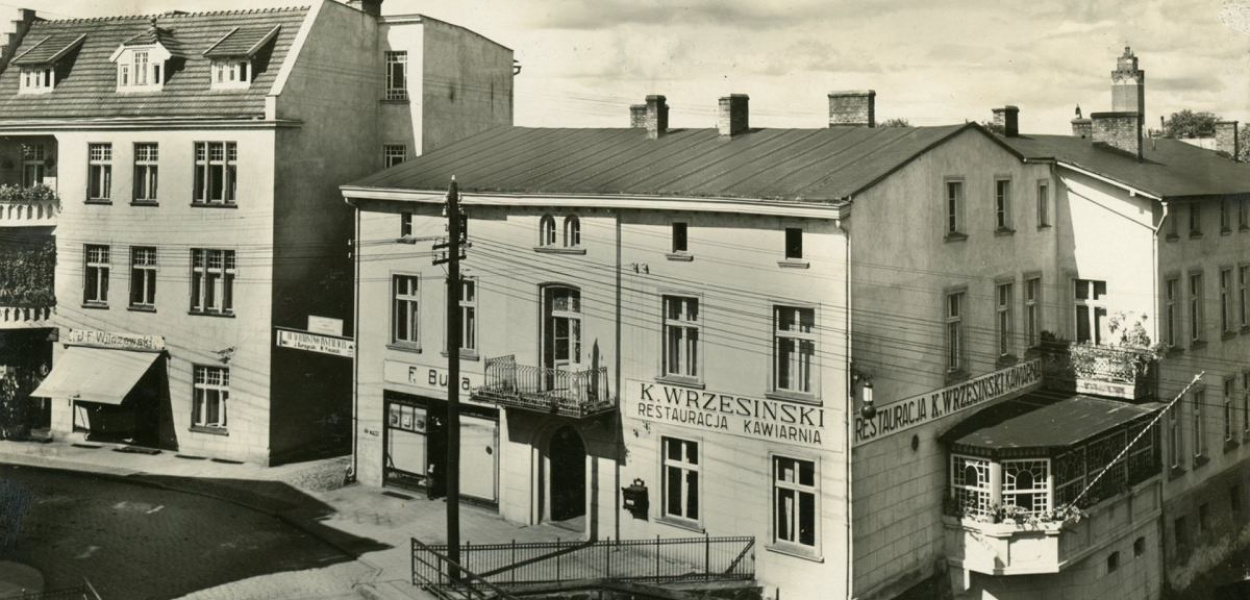 Foto: Archiwum:  W restauracji i kawiarni pana Wrzesińskiego w październiku 1936 roku odbyło się Zebranie Towarzystwa Restauratorów i Oberżystów Powiatu Brodnickiego. Dziś na miejscu tej restauracji i sklepu pana Budy stoi Galeria Brodnica.