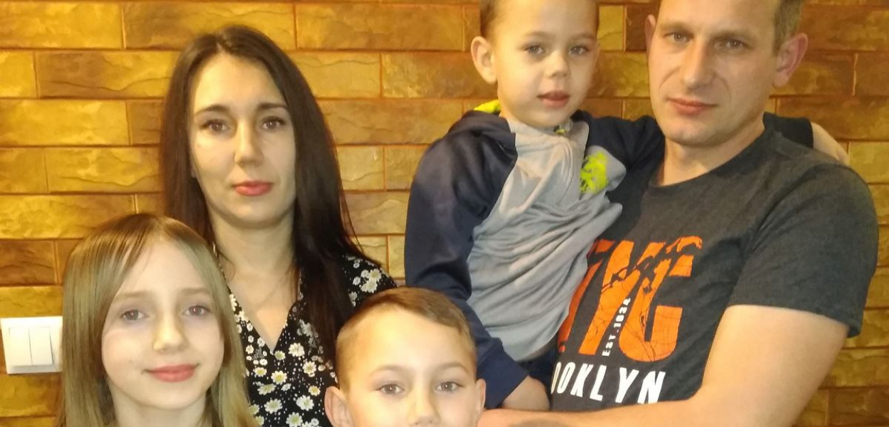 Foto: NADESŁANE: Krzysztof Sendzikowski ze Żmijewka wraz z rodziną. W czwartek pojawi się na szklanym ekranie w telewizji publicznej