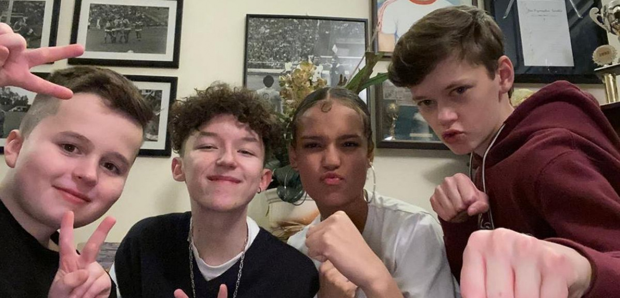 FOTO:  NADESŁANE: Mikołaj Jabłoński (z lewej) z innym uczestnikami programu The Voice Kids