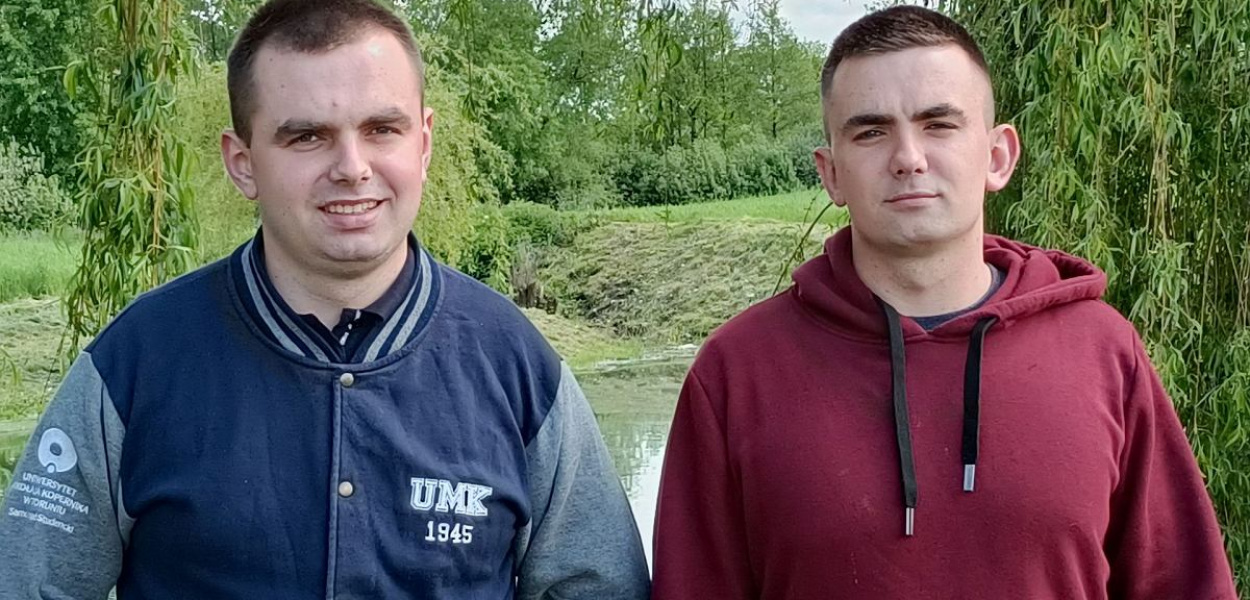 Foto: NADESŁANE: Ulubiony teleturniej braci ze Zbiczna to 'Jaka to melodia' - łącznie wystąpili w nim już siedmiokrotnie. Ostatnie dwa występy będzie można zobaczyć w poniedziałek i piątek. Z lewej Rafał Wiśniewski, z prawej Kamil Wiśniewski.