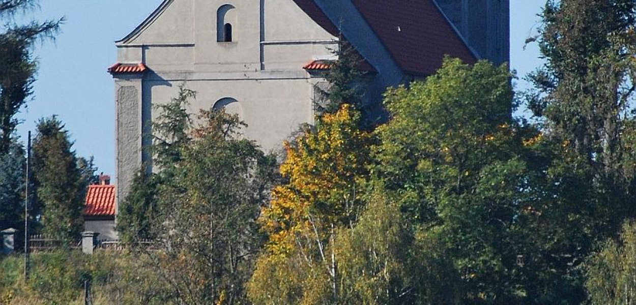 Foto: OFCE.:Kościół w Górznie (widok od strony Czarnego Bryńska) po raz kolejny został dofinansowany z Urzędu Marszałkowskiego