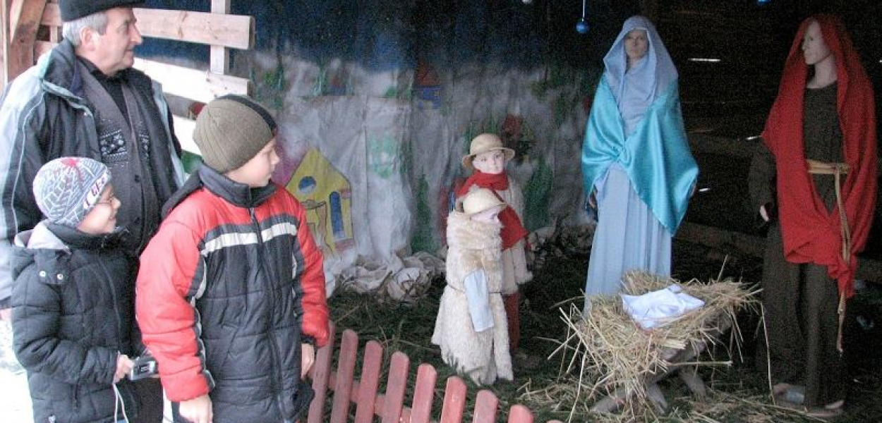 Kacper i Patryk z dziadkiem Józefem Topolewskim