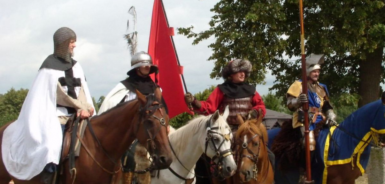 FOTO ARCHIWUM: Rycerska legenda Krzyżaków przyciąga rekonstruktorów