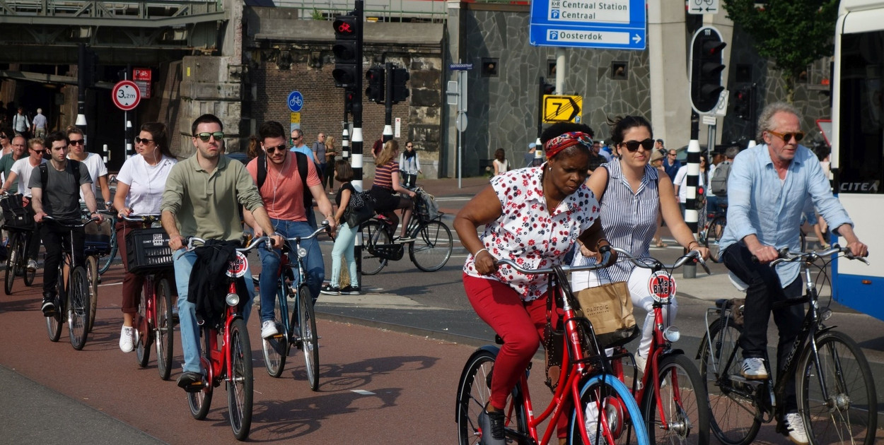 Fot. SA: rowerzyści na ulicy w Amsterdamie