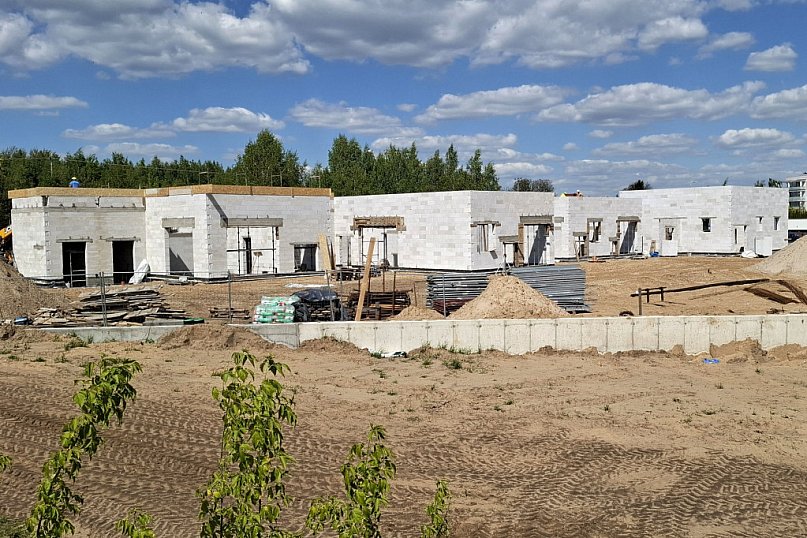 Na ul. Tatrzańskiej rośnie okazały budynek