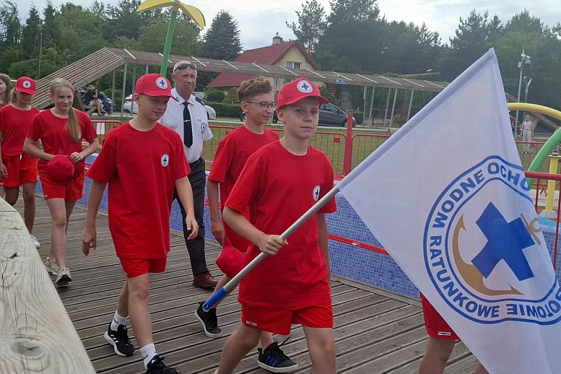 Ślubowanie młodszych ratowników nad Niskim Brodnem