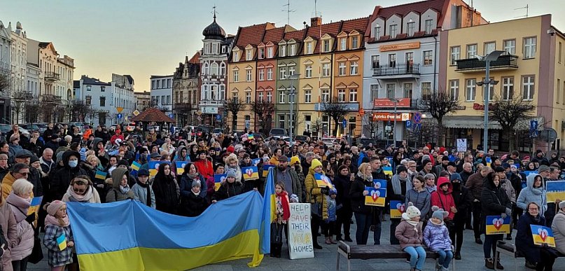 Brodnica. Tłumy na Dużym Rynku. Niech żyje wolna Ukraina! [DUŻO ZDJĘĆ]