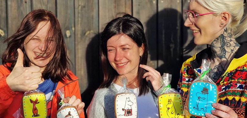 Uchodźcy u polskiej rodziny. Panie świetnie się dogadują