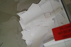 Pomylone głosy w komisjach wyborczych. PKW zajmie się nieprawidłowościami-29317063