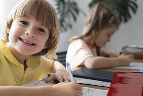 ZUS przypomina o ważnym terminie. Chodzi o kasę na dziecko-29317548