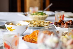 Polacy znów sięgną głębiej do kieszeni. Tyle wydają na świąteczne jedzenie-29318393