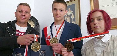 Starostowie wyróżnili młodych czempionów boksu - medalistów mistrzostw Polski