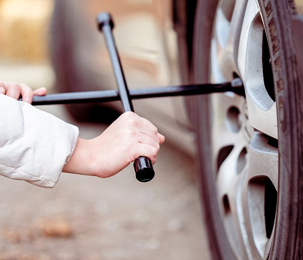 Z pozoru drobiazg, a może skończyć się tragedią. Urząd ostrzega kierowców-29318155